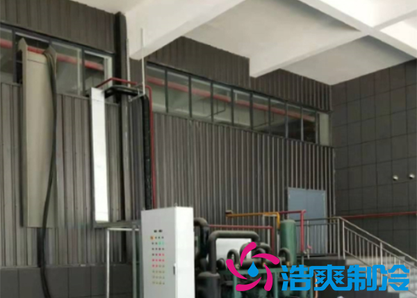 建造小型深夜免费网站造价费用需要投资多少费用？